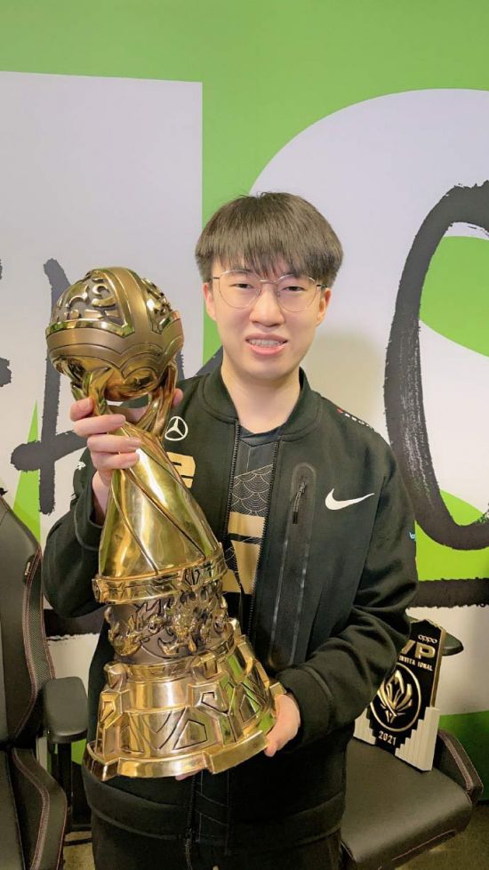 Rookie带领八进冒泡赛创下LPL新纪录，IG止步六强令人唏嘘