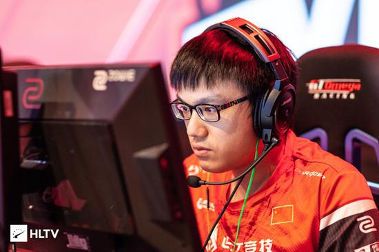 武隆喀斯特足球队荣获仙女山杯城市足球邀请赛冠军